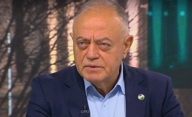 Културният министър Велислав Минеков бе сменен заради скандала в Народния