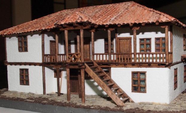 Ученици от Велико Търново направиха макети на възрожденски къщи като