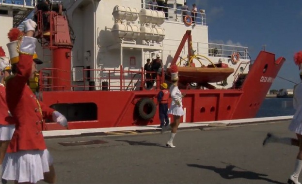 Полярният ни кораб Св Св Кирил и Методий беше посрещнат изключително