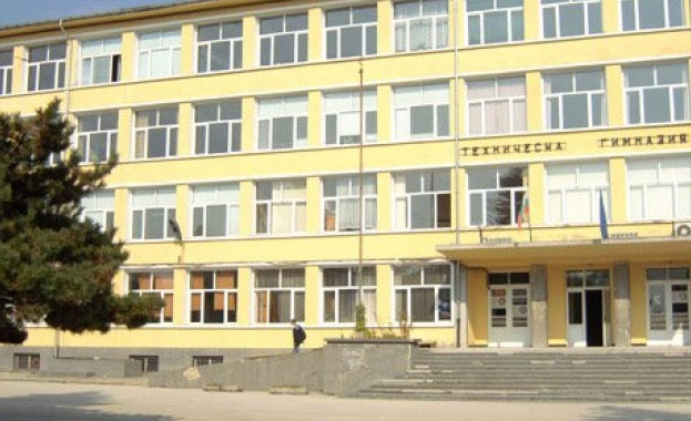Фалшив сигнал за бомба затвори днес Професионалната техническа гимназия във