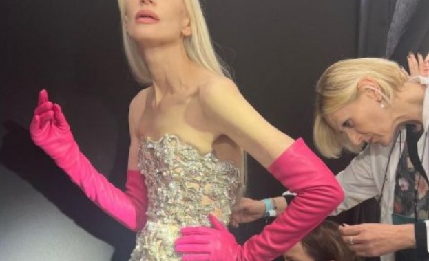 На последното ревю на Valentino 58-годишната манекенка Кристен Макменами не