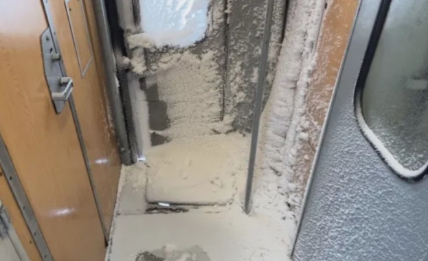 Проверка по зрителски сигнал за сняг във влака София Бургас В