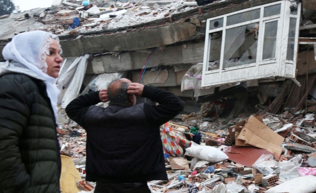 Най малко 8100 души са загиналите при унищожителните земетресения в Турция