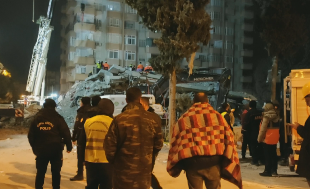 Екип на БНТ втори ден е в Адана където спасители