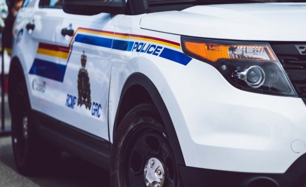 Две деца загинаха а шест бяха ранени при врязване на