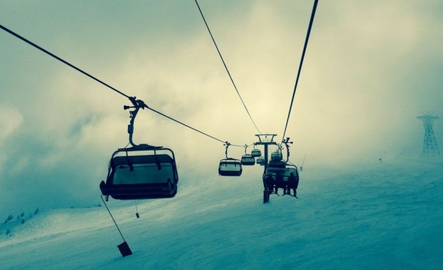 Токов удар блокира туристи на лифт в ски курорта Боровец