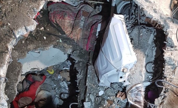 Българските спасители откриха жена под отломките в Турция съобщиха от