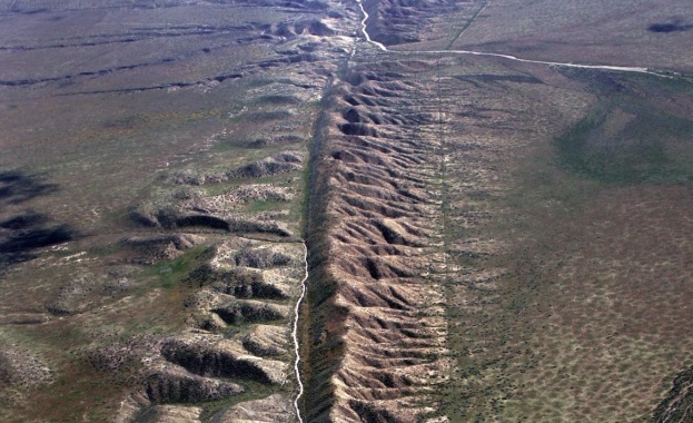 Огромен тектоничен разлом в турския Хатай беше заснет от хеликоптер В