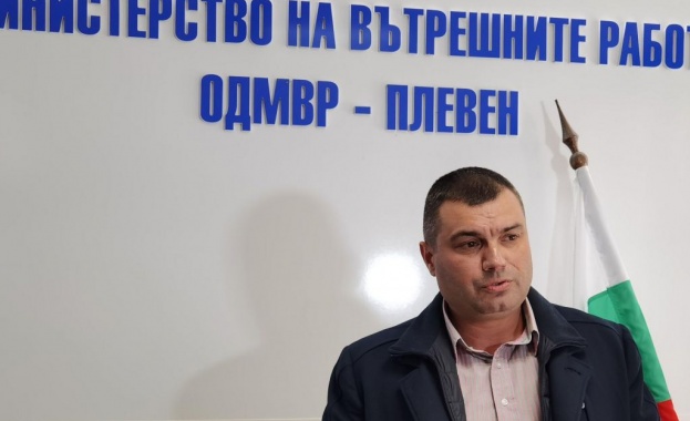 Поне трима полицаи ще бъдат отстранени от работа до приключване