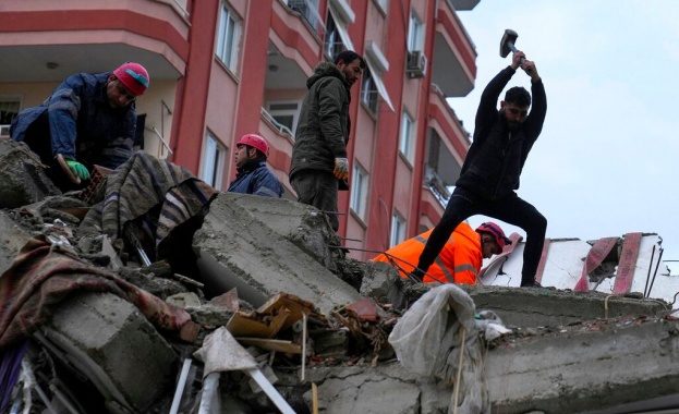 Семейства близки приятели и представители на турското консулство посрещнаха в