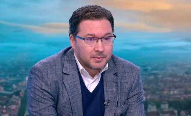 Румен Радев е превърнал президентската трибуна в инструмент на пропагандно