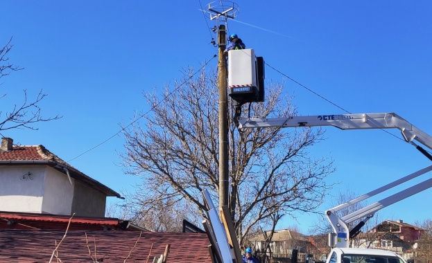 Служители на Мрежови измервателен район 12 в Регионален обслужващ център