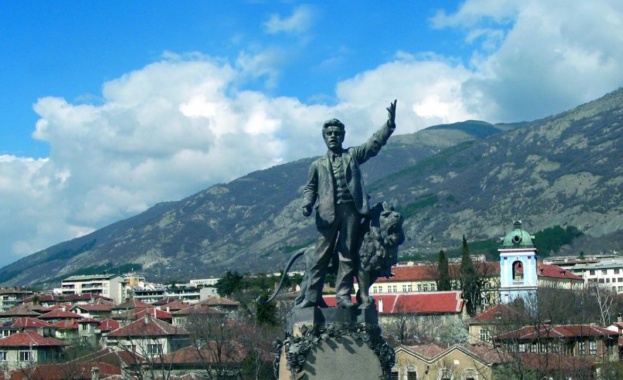 България се прекланя пред паметта на Апостола на свободата България се прекланя пред паметта на Апостола на свободата