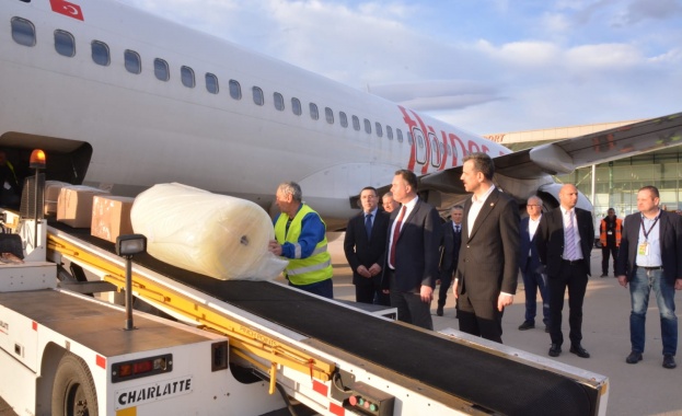 Заместник министърът на транспорта и съобщенията Николай Найденов посрещна първия полет