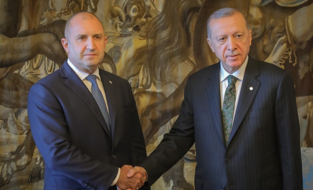 В телефонен разговор с Румен Радев, Ердоган изрази признателност на България в спасителните операции след земетресенията в Турция