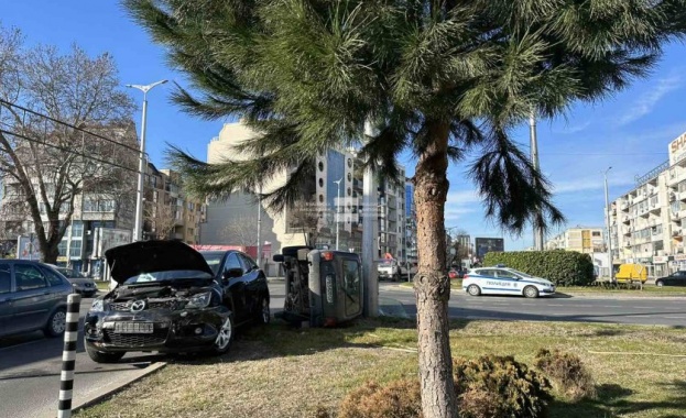 Катастрофа сериозно затрудни движението в района на ключово кръгово кръстовище