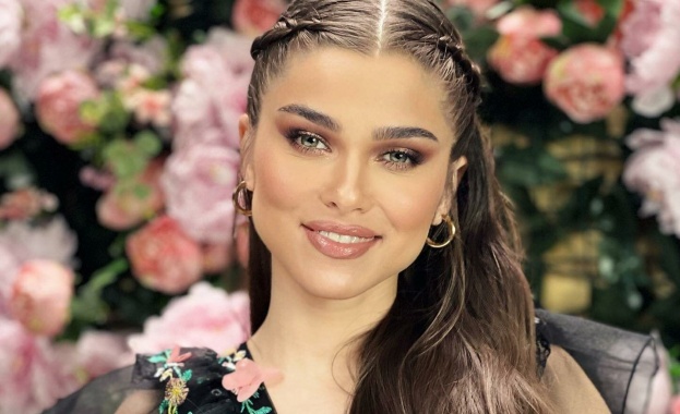 Тео Роуз актрисата която изпълнява ролята на Вера във филма