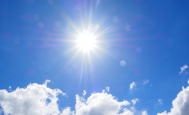 През нощта над страната ще има разкъсана облачност над много