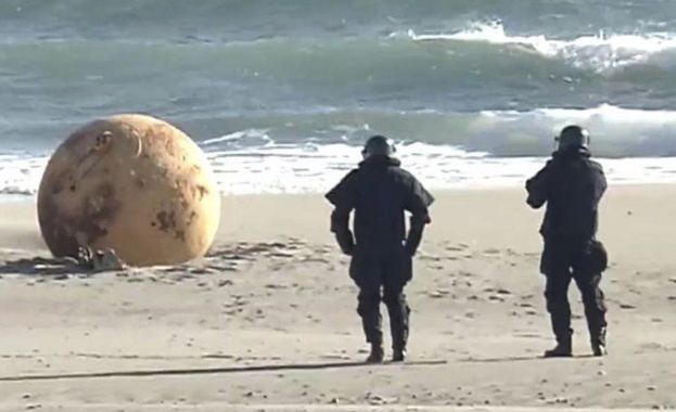 Полицията и жителите на крайбрежните райони на Япония се притесниха