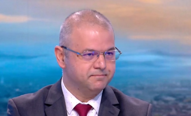 Николай Младенов е намалил цените на млечните продукти в деня