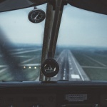 Самолет със запалени двигатели кацна аварийно в Новосибирск 