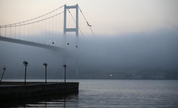 Движението на кораби в Босфора беше спряно заради гъста мъгла 