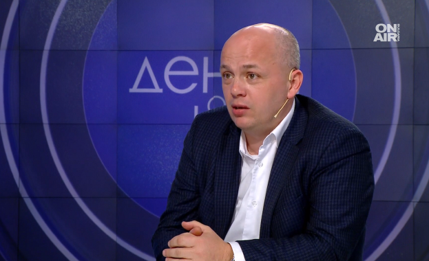 Александър Симов, БСП:  Как винаги намират пари за самолети, а няма за българските граждани              