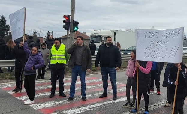 На 23 ти февруари от Столична община монтираха 4 допълнителни прожектора