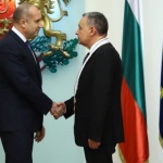 Румен Радев удостои посланика на Украйна у нас Виталий Москаленко с орден "Мадарски конник"
