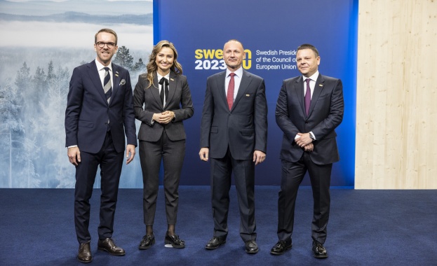 Устойчивото преминаване към нисковъглероден транспорт и енергетика изисква дългосрочна визия