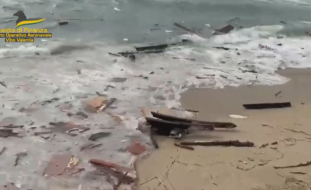 Близо 60 са потвърдените жертви след като претоварена дървена лодка