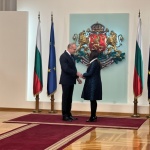 Президентът връчи орден „Мадарски конник“ на посланик Херо Мустафа