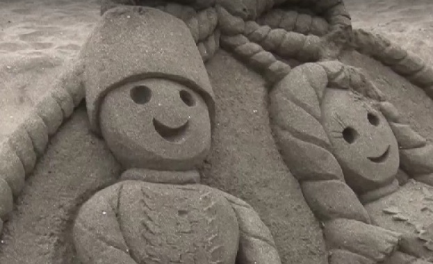 Скулптури на Пижо и Пенда от пясък зарадваха бургазлии