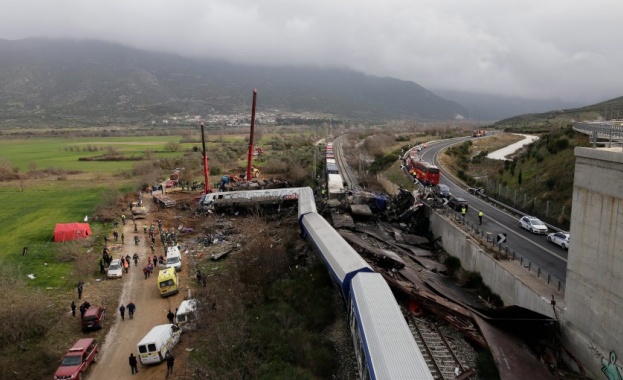 Още служители на железницата ще се изправят пред прокуратурата заради смъртоносната катастрофа в Гърция