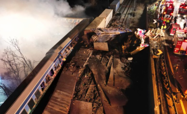 Най-малко 32 души са загинали при влаковата катастрофа в Гърция