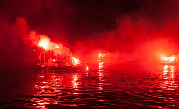 Тридесет пътници пострадаха днес при пожар на ферибот в Мраморно