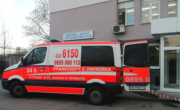 Майка дава единия си бъбрек на болния си син за