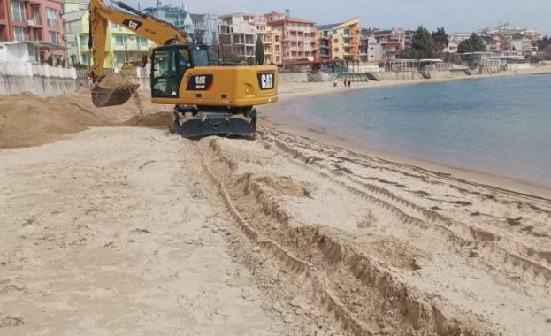 Багери в пясъчните диги на Равда За инцидента съобщиха зрители