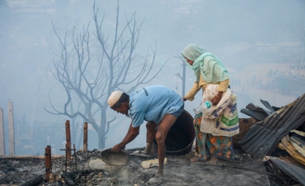 Властите в Бангладеш започнаха разследване на пожара в най-големия бежански