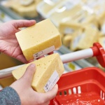 Кашкавалът със 7 лв. разлика в цените на едро