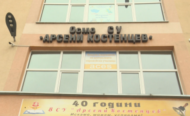 В благоевградско училище замениха обичайния училищен звънец с музика и