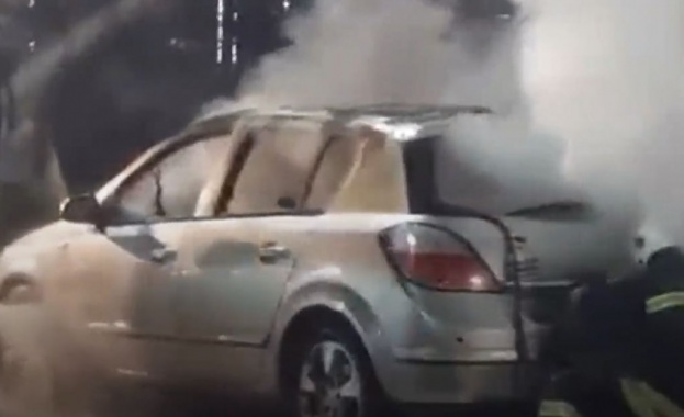 Кола се запали на "Пещерско шосе" в Пловдив