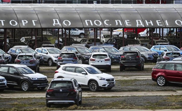 През февруари продажбите на нови коли в Русия са се