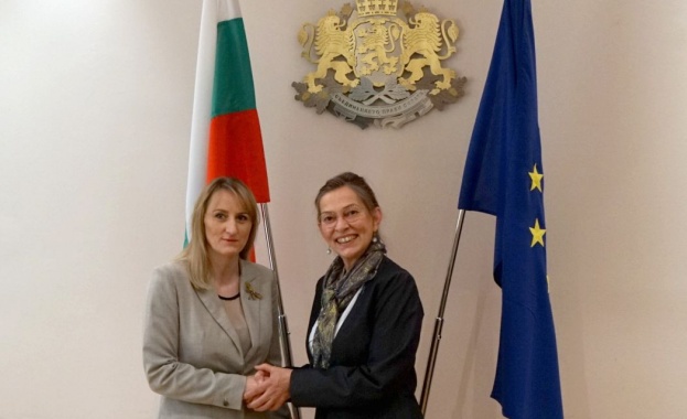 Министърът на околната среда и водите Росица Карамфилова и посланикът