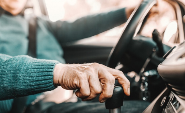 Хванаха 92-годишен пиян и без книжка да кара нерегистрирана кола