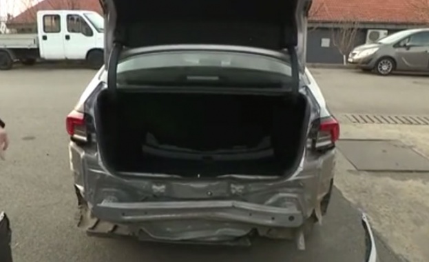 Като сцена от екшън филм пиян шофьор удари няколко