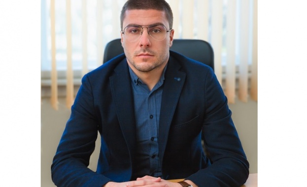 Адвокат Христо Ничев заедно с колегата си адвокат Георги Георгиев