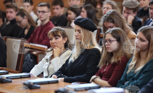 Ученици и граждани посетиха Народното събрание по повод днешния Ден