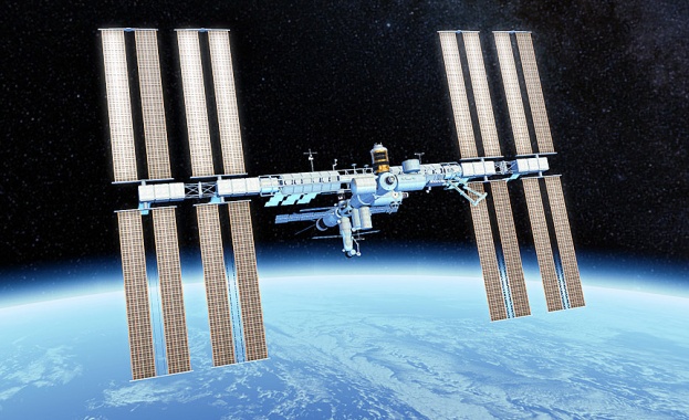 След 5 месеца в Космоса: Досегашният екипаж на МКС пое към Земята