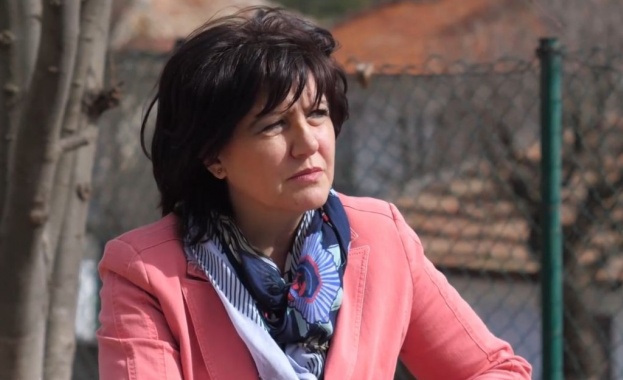 След като две години остана извън парламента Цвета Караянчева отново